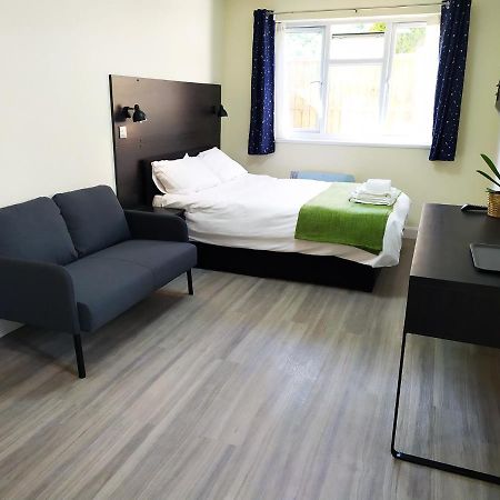 The Yew Studio - Self Contained One Bed Studio Flat With Parking Оксфорд Екстериор снимка